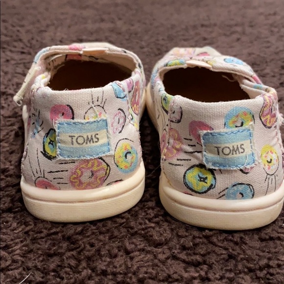 Tom’s Donut Slip-Ons - Picture 4 of 6